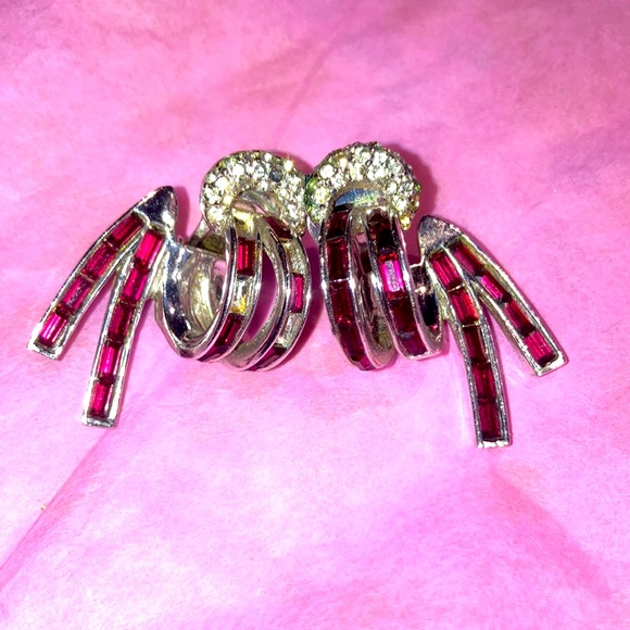 💍 Ruby Red Gemstone Gem Stone Boucher Vintage Clip On Earrings Signed 💗 - Picture 1 of 10